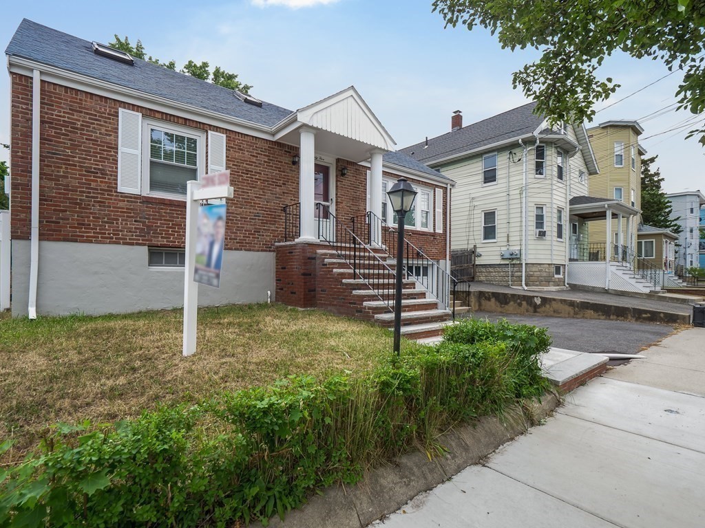 35 Bryant Street Everett, MA 02149 - Photo 3 of 41