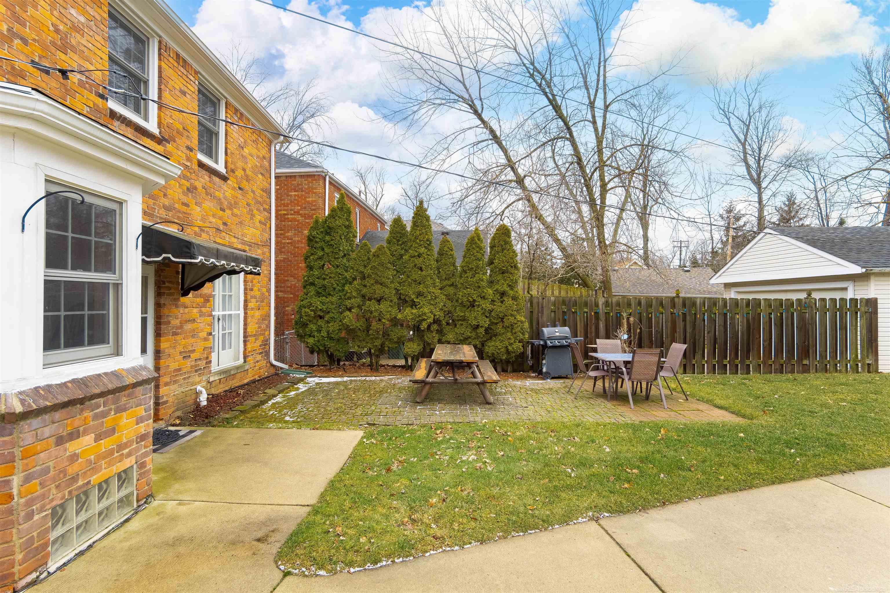 1644 Severn Road Grosse Pointe, MI 48236 - Photo 6 of 45 50102890-5.JPG