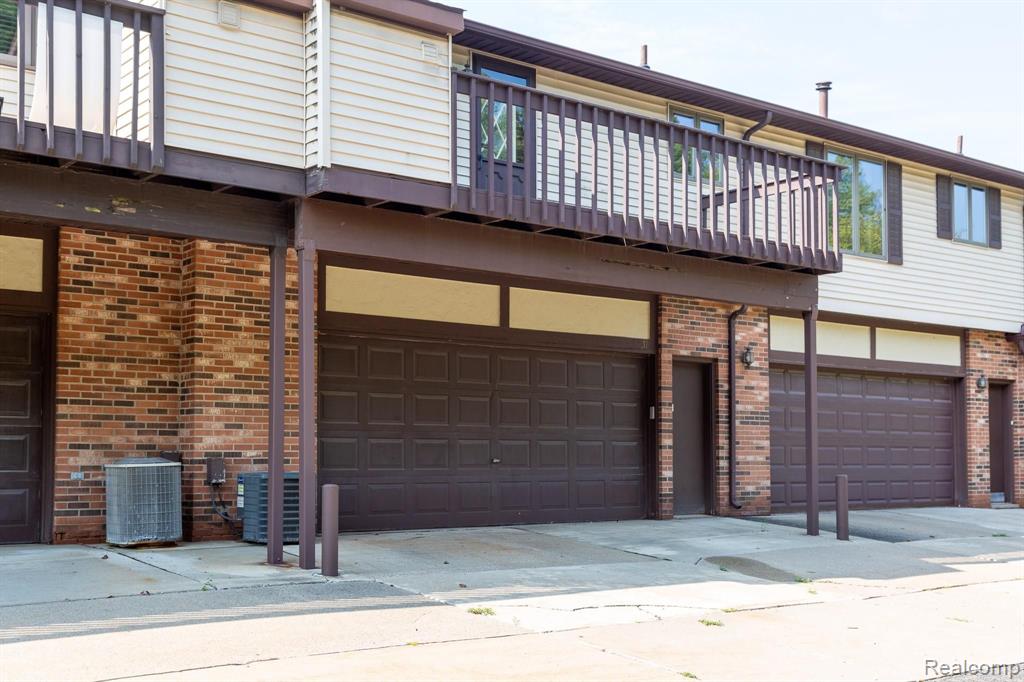 2273 London Bridge Drive, Unit 31 Rochester Hills, MI 48307 - Photo 3 of 9
