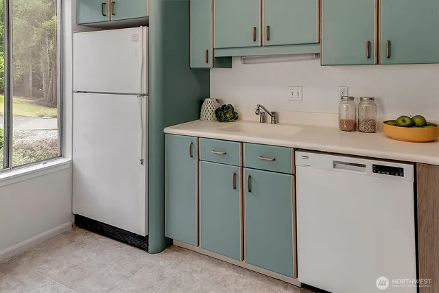 $400,000 | 4641 West Lake Sammamish Parkway Southeast, Unit F105, Issaquah, WA 98027