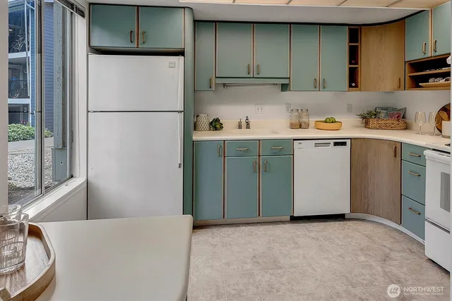 $400,000 | 4641 West Lake Sammamish Parkway Southeast, Unit F105, Issaquah, WA 98027