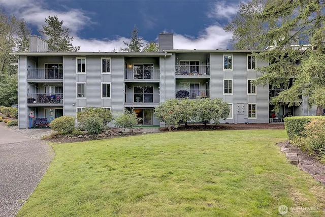 $400,000 | 4641 West Lake Sammamish Parkway Southeast, Unit F105, Issaquah, WA 98027