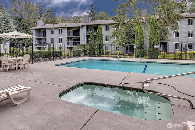 $400,000 | 4641 West Lake Sammamish Parkway Southeast, Unit F105, Issaquah, WA 98027