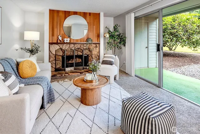 $400,000 | 4641 West Lake Sammamish Parkway Southeast, Unit F105, Issaquah, WA 98027