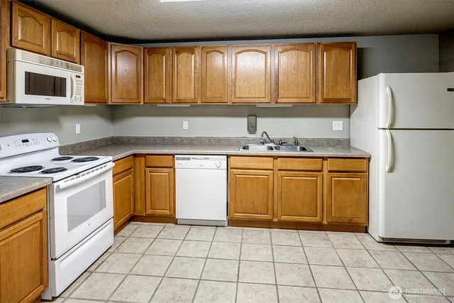 $400,000 | 4641 West Lake Sammamish Parkway Southeast, Unit F105, Issaquah, WA 98027