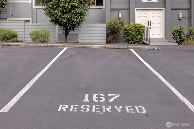 $400,000 | 4641 West Lake Sammamish Parkway Southeast, Unit F105, Issaquah, WA 98027