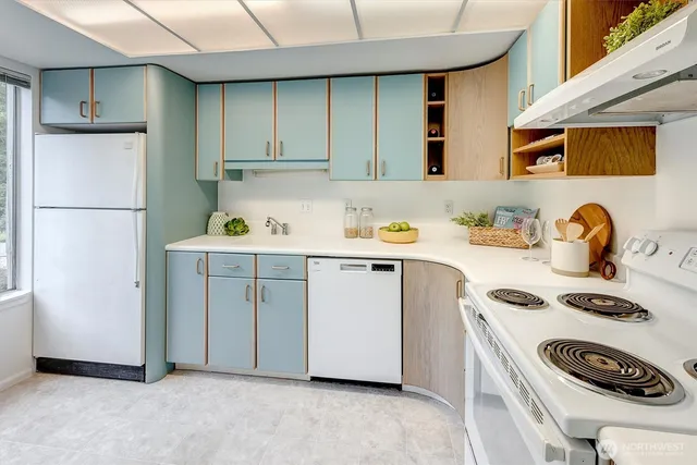 $400,000 | 4641 West Lake Sammamish Parkway Southeast, Unit F105, Issaquah, WA 98027