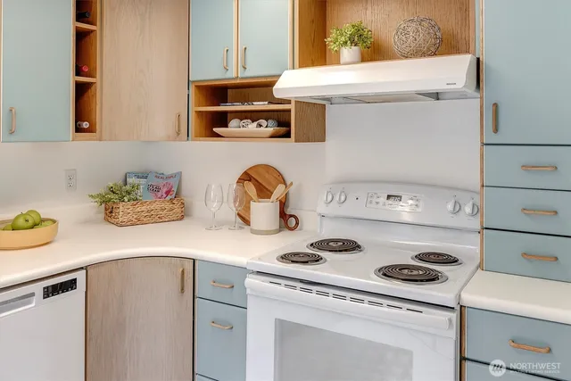 $400,000 | 4641 West Lake Sammamish Parkway Southeast, Unit F105, Issaquah, WA 98027