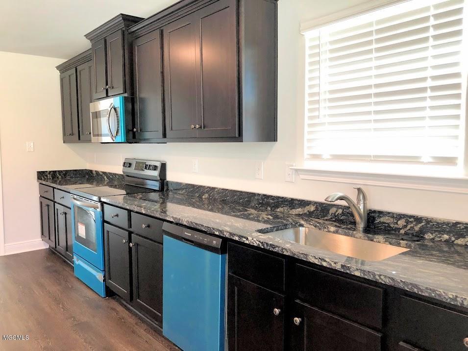 6206 Roxanne Way Biloxi, MS 39532 - Photo 9 of 28 Kitchen