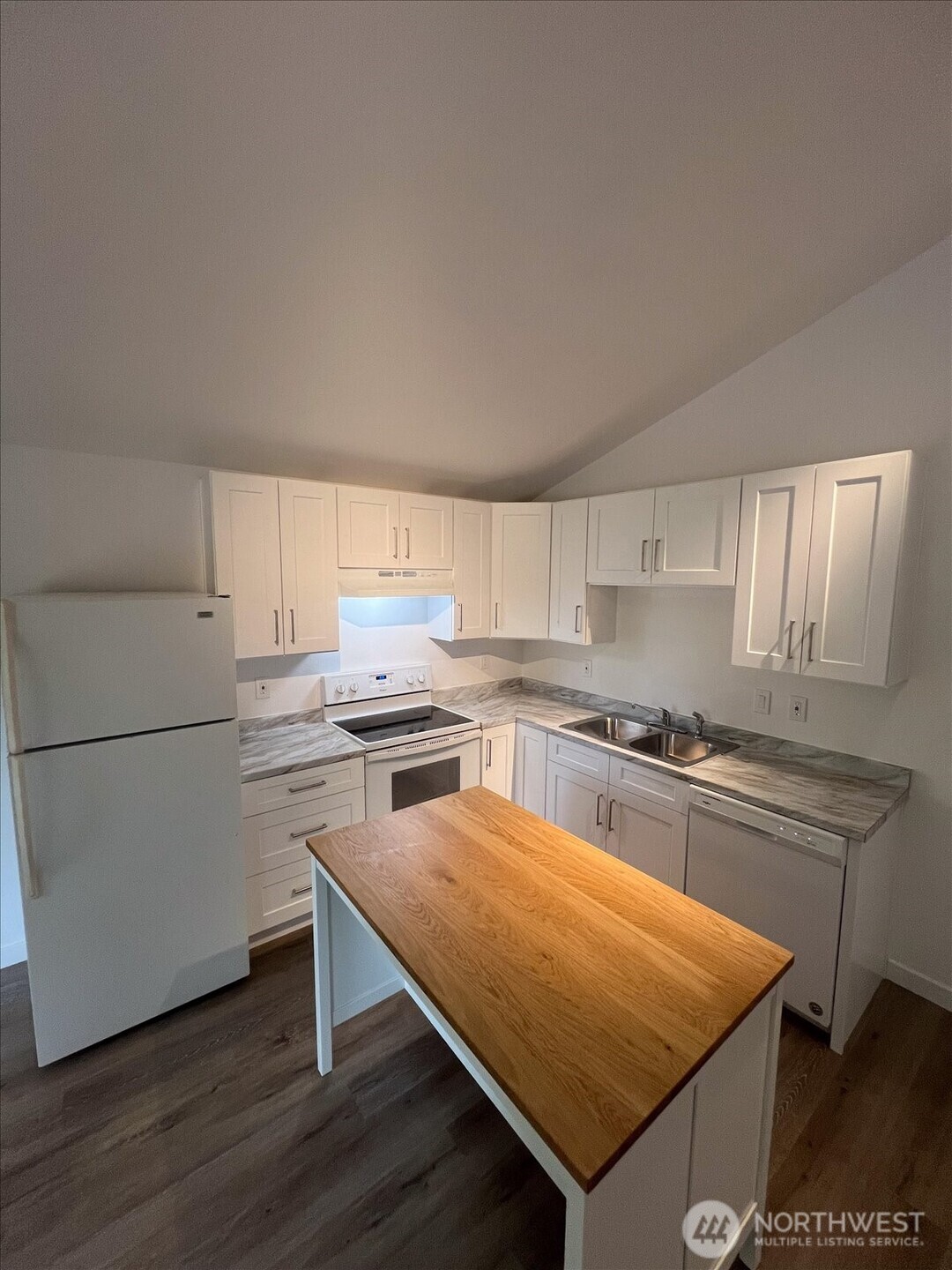 10443 17th Avenue Southwest Seattle, WA 98146 - Photo 20 of 40