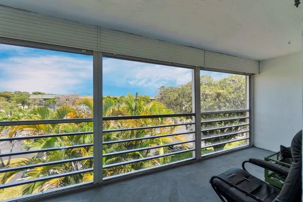 $110,000 | 5190 East Sabal Palm Boulevard, Unit 304, Tamarac, FL 33319