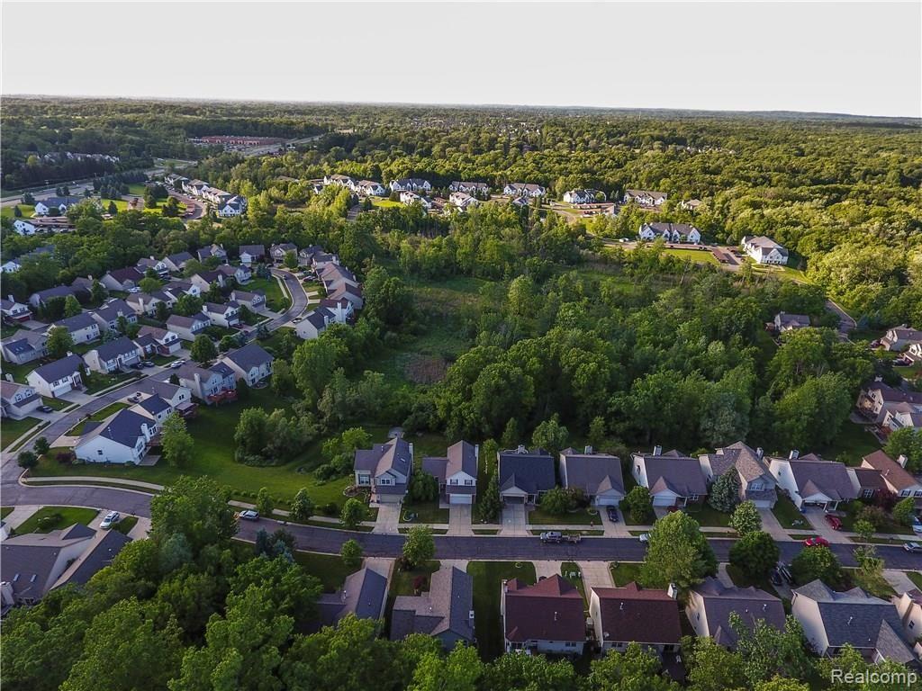 86 Eagle Ridge Road Lake Orion, MI 48360 - Photo 4 of 30 86 Eagle-104.jpg