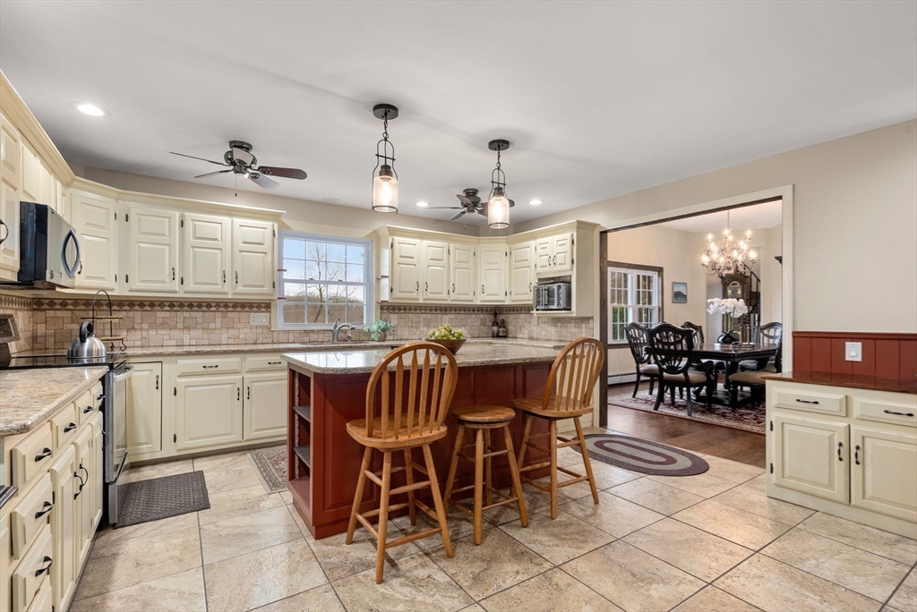 235 James Street Ludlow, MA 01056 - Photo 15 of 37