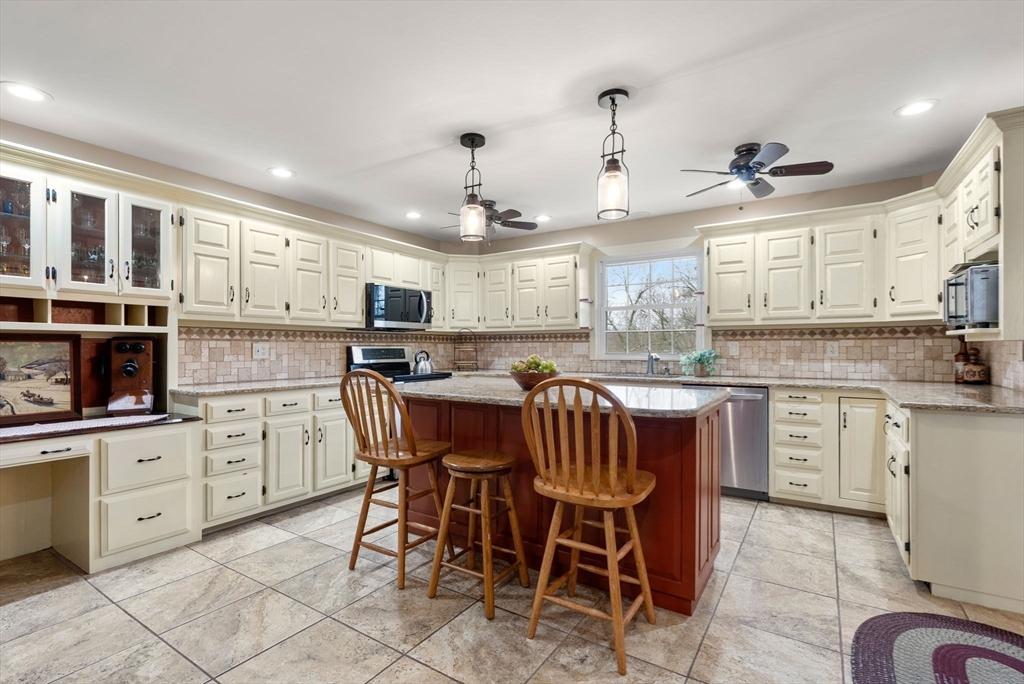 235 James Street Ludlow, MA 01056 - Photo 16 of 37