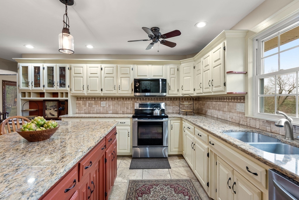 235 James Street Ludlow, MA 01056 - Photo 17 of 37