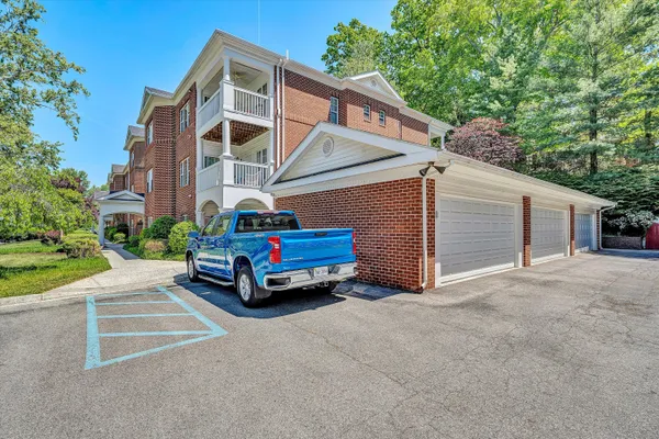 $389,000 | 2220 Carolina Avenue Southwest, Unit 305, Roanoke, VA 24014