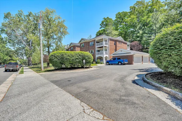 $389,000 | 2220 Carolina Avenue Southwest, Unit 305, Roanoke, VA 24014