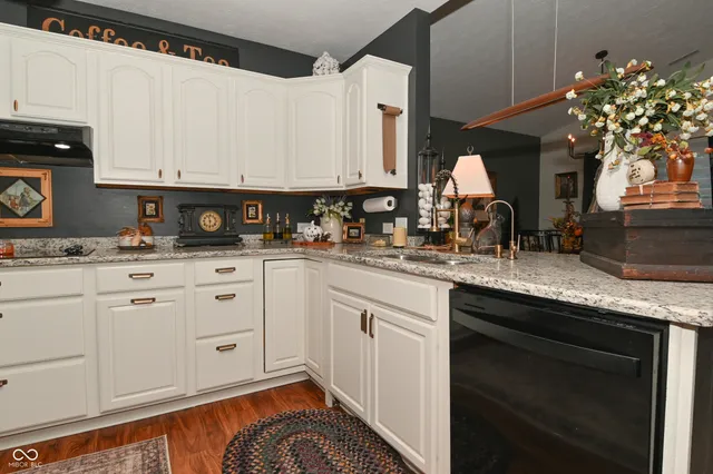 $275,000 | 269 Lake View Court, Avon, IN 46123