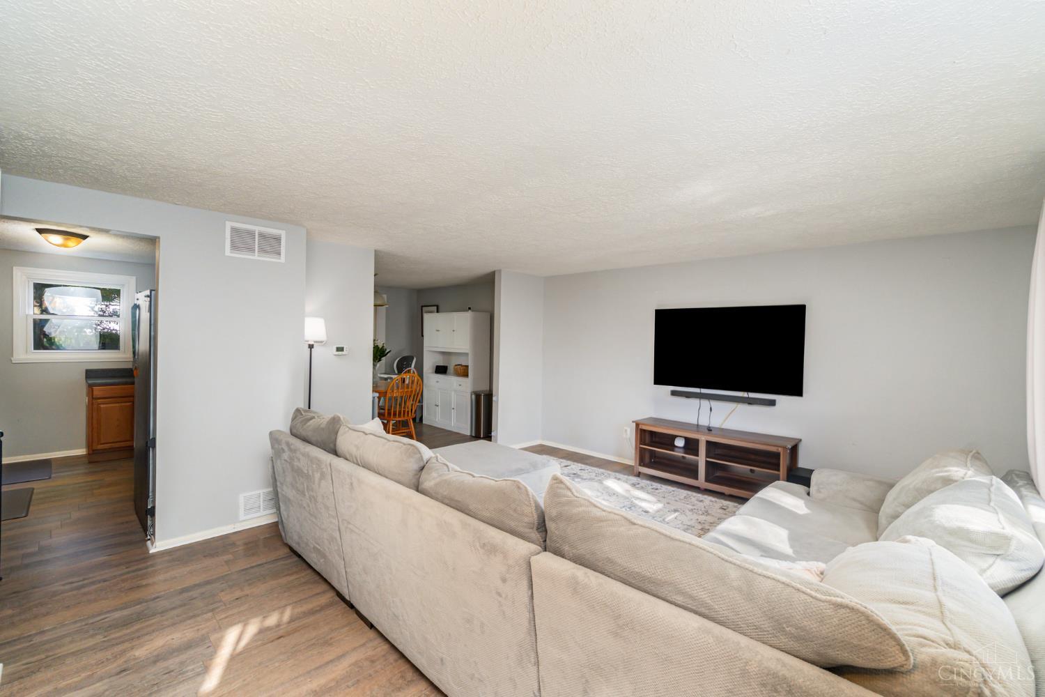 615 Regent Road Cincinnati, OH 45245 - Photo 2 of 29 Gallery Image 2
