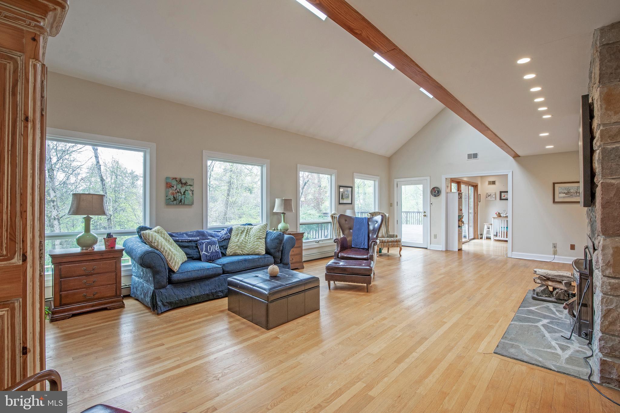 47 Tower Hill Road Doylestown, PA 18901 - Photo 48 of 89 Living room