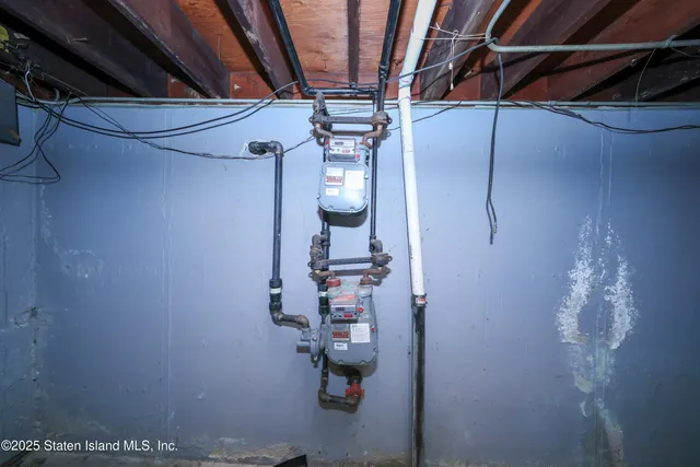 a view of walk in closet