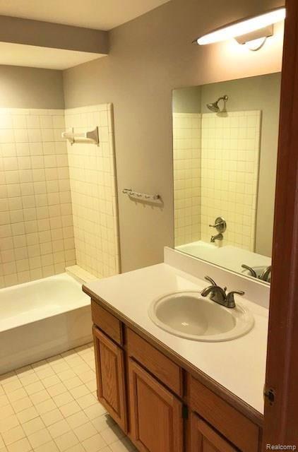 348 Oakbridge Drive Rochester, MI 48306 - Photo 24 of 35