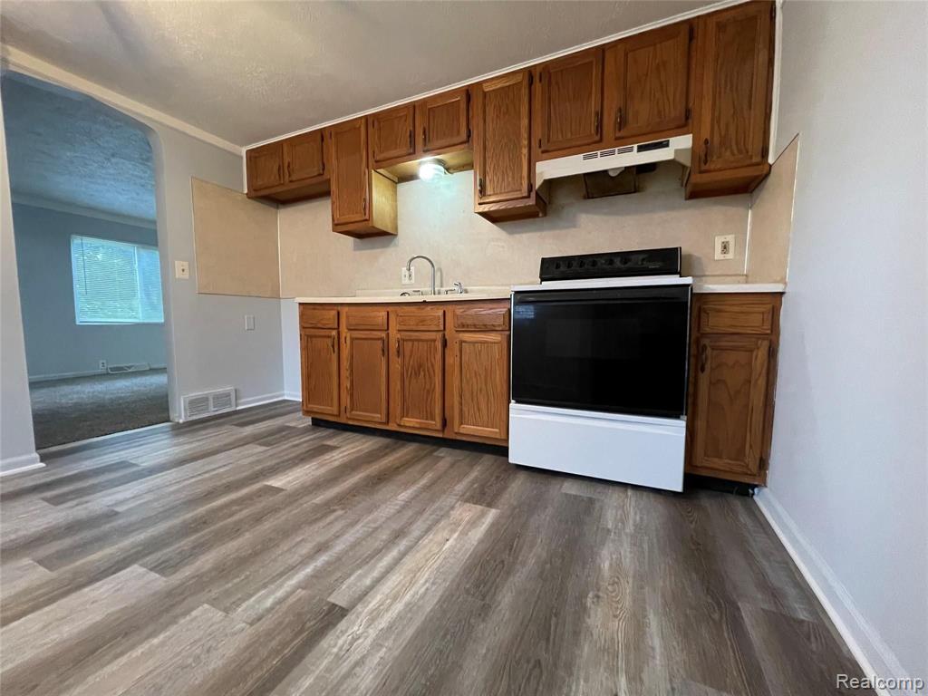 21195 Inkster Road Farmington Hills, MI 48336 - Photo 2 of 13