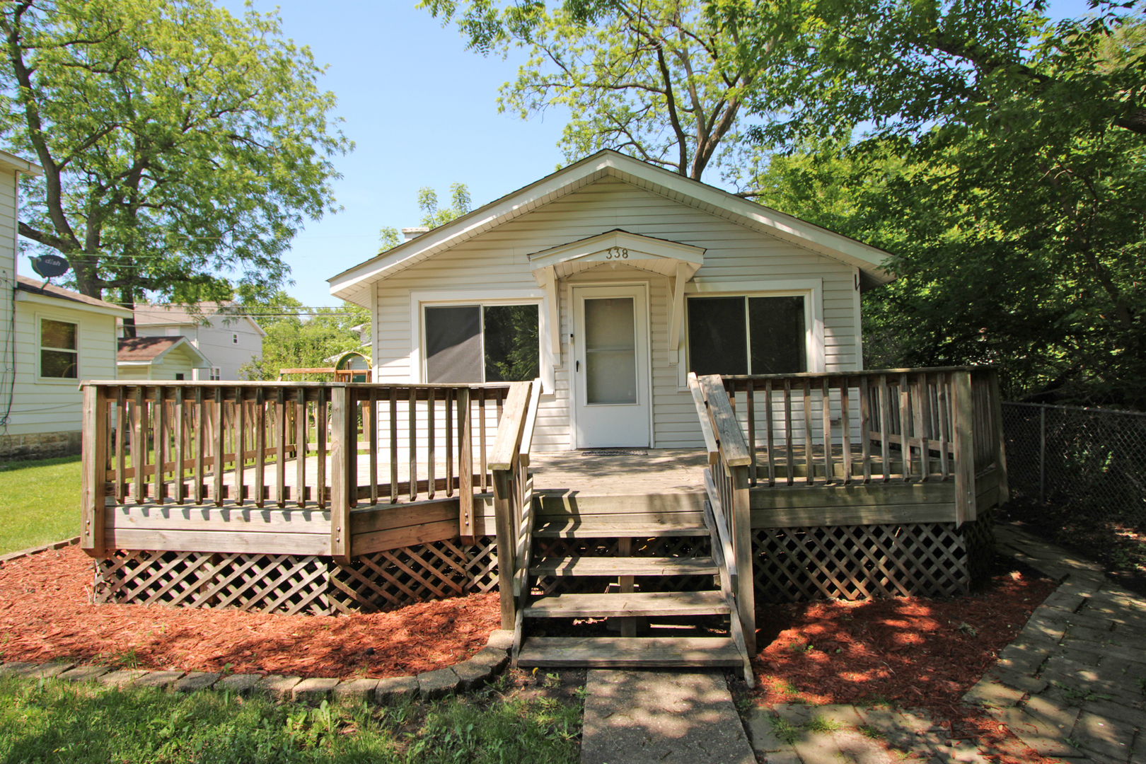 338 East Lakeview Avenue Round Lake Beach, IL 60073 - Photo 3 of 35
