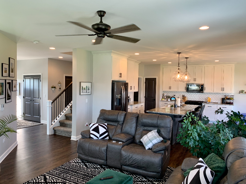1493 North 3045th Road Ottawa, IL 61350 - Photo 4 of 23 a living room with furniture and kitchen view