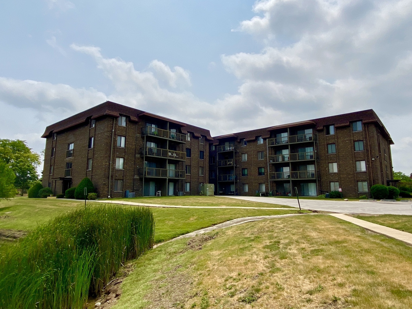830 Elder Road, Unit B213 Homewood, IL 60430 - Photo 20 of 28 a view of a large building with a big yard