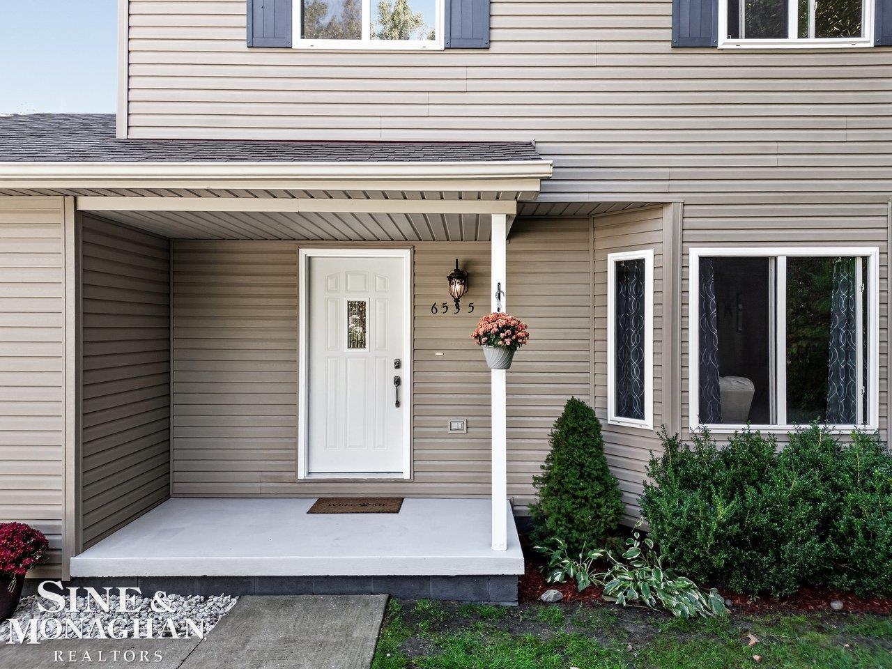 6535 Genaw Road Algonac, MI 48001 - Photo 4 of 32 50191000-fd24da7a-de85-427a-908f-784d49632d6a.JPG