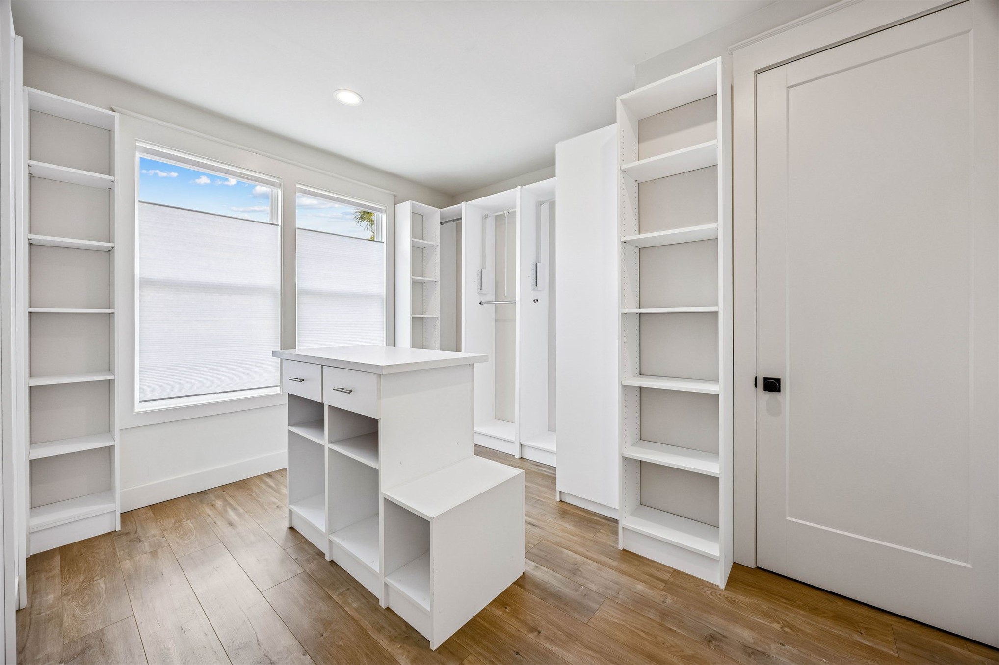 424 South 3rd Street Fernandina Beach, FL 32034 - Photo 23 of 38 a room with cabinets and a window