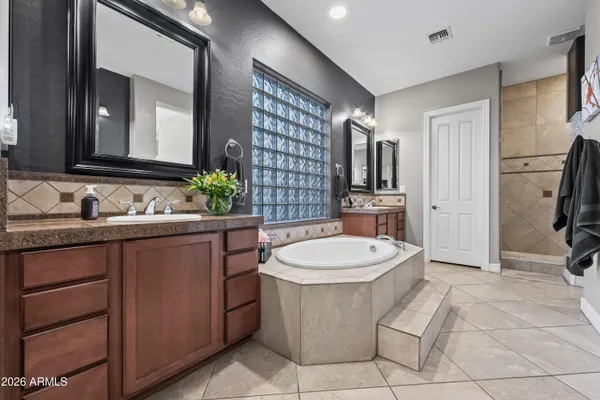 $999,000 | 1242 East Canary Drive, Gilbert, AZ 85297