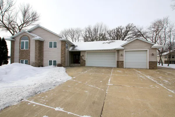 $469,500 | 720 Tyler Street Southwest, Hutchinson, MN 55350