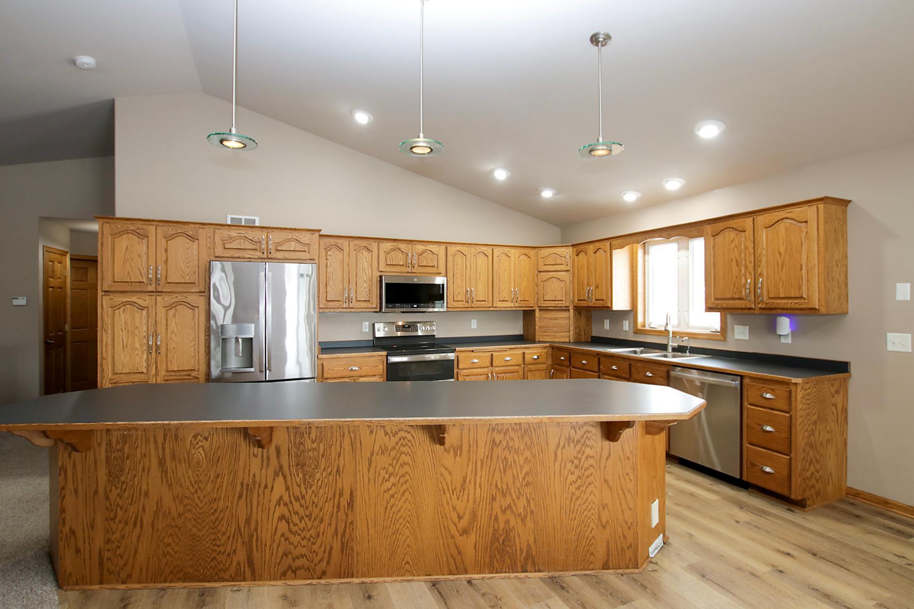 720 Tyler Street Southwest Hutchinson, MN 55350 - Photo 4 of 29