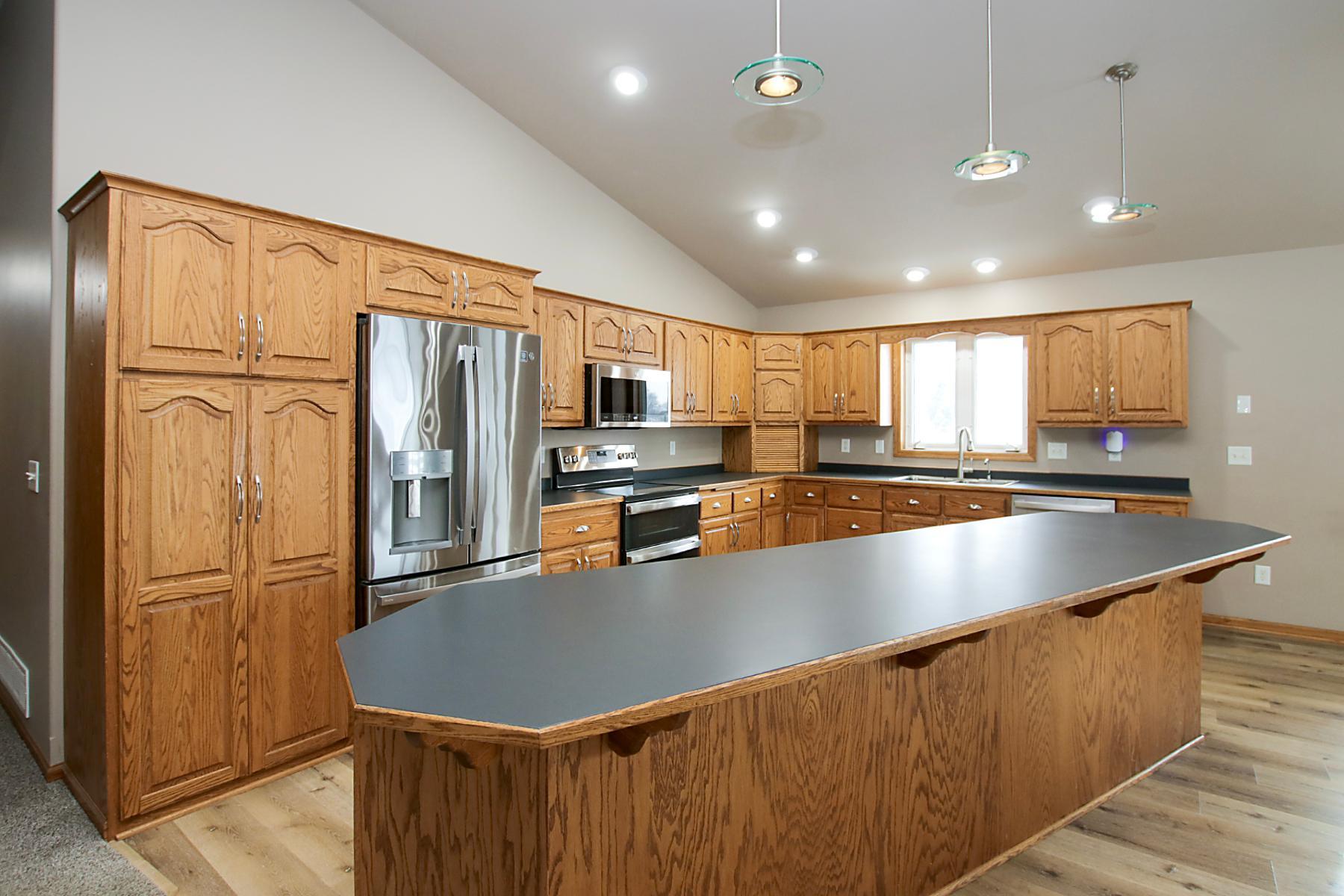 720 Tyler Street Southwest Hutchinson, MN 55350 - Photo 5 of 29