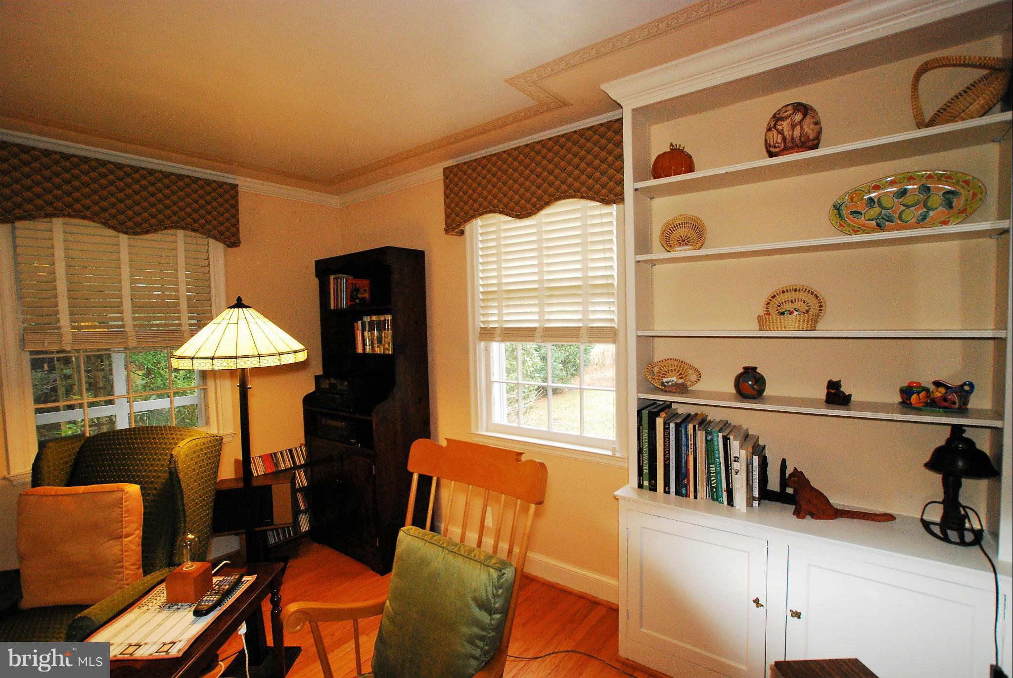 118 Bellemore Road Baltimore, MD 21210 - Photo 5 of 29 Living Room