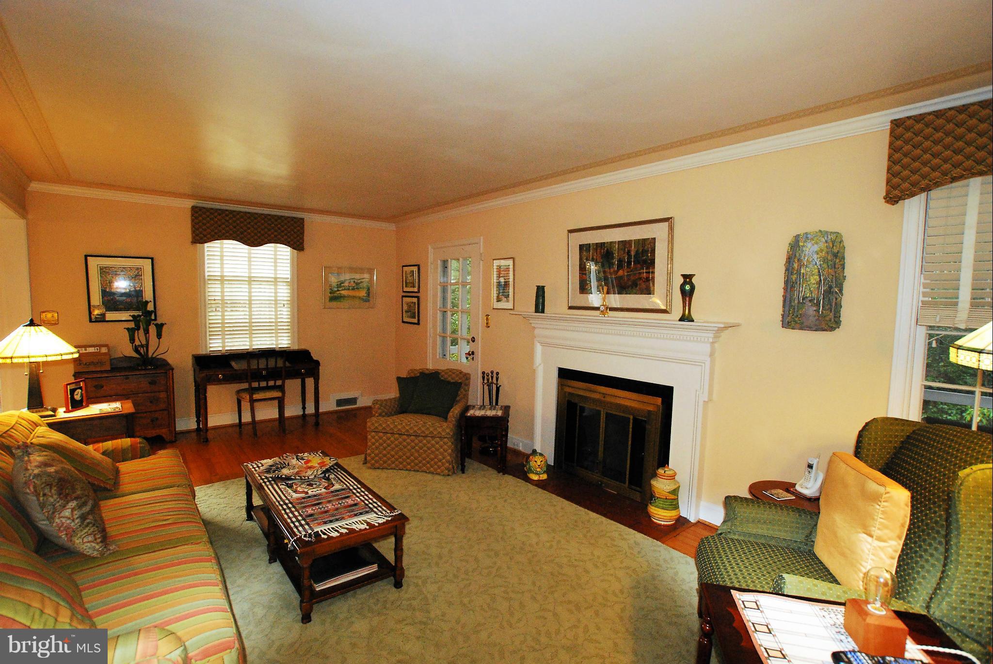 118 Bellemore Road Baltimore, MD 21210 - Photo 7 of 29 Living Room