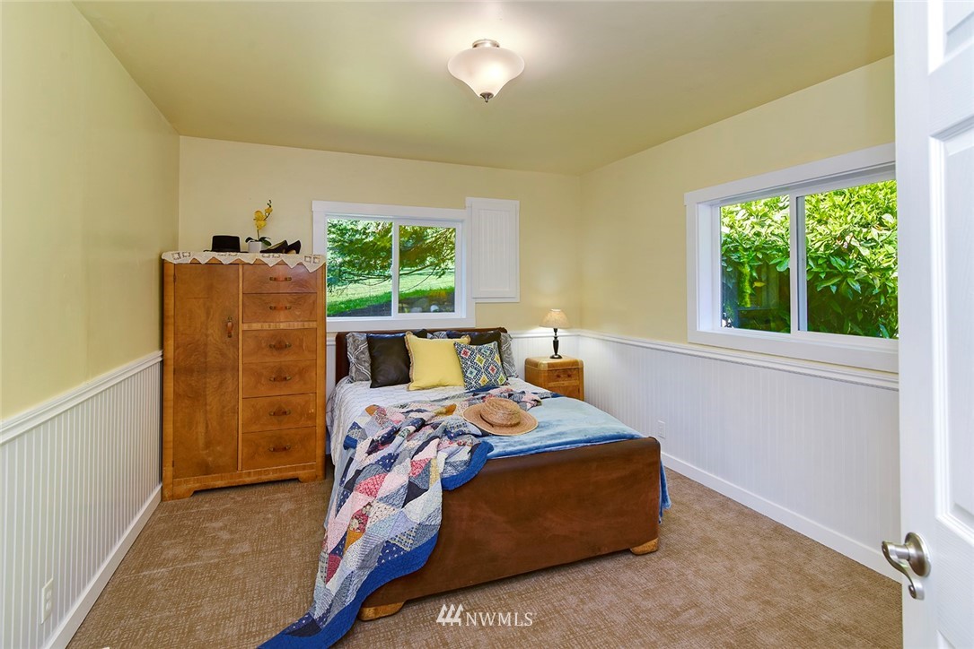34301 Bodine Road Northeast Kingston, WA 98346 - Photo 11 of 25 Gallery Image 11