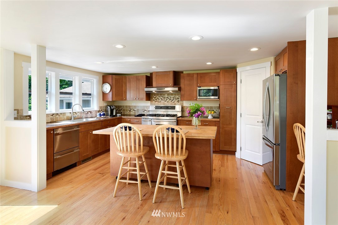 34301 Bodine Road Northeast Kingston, WA 98346 - Photo 6 of 25 Gallery Image 6
