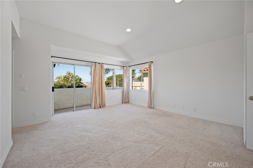17 St John Dana Point, CA 92629 - Photo 14 of 30 an empty room with windows