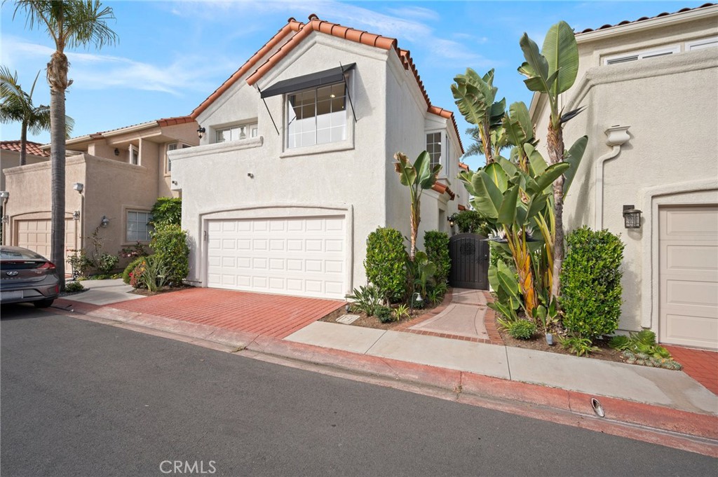 17 St John Dana Point, CA 92629 - Photo 29 of 30 a front view of a house with a yard and garage