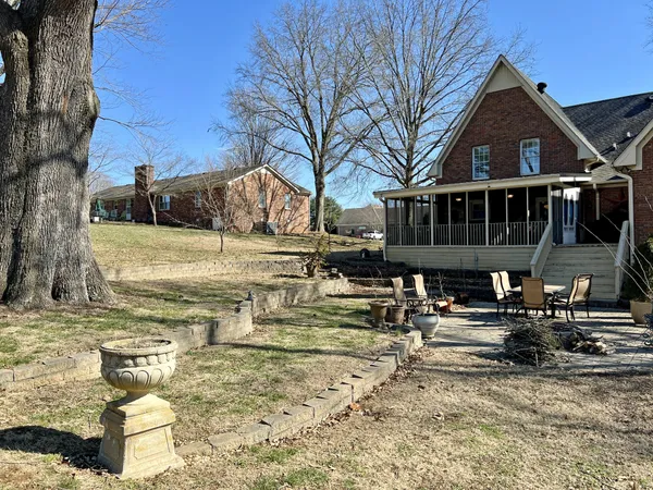 $525,000 | 1102 Woodmont Circle, Franklin, KY 42134