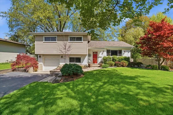 $515,000 | 758 7th Avenue, Libertyville, IL 60048