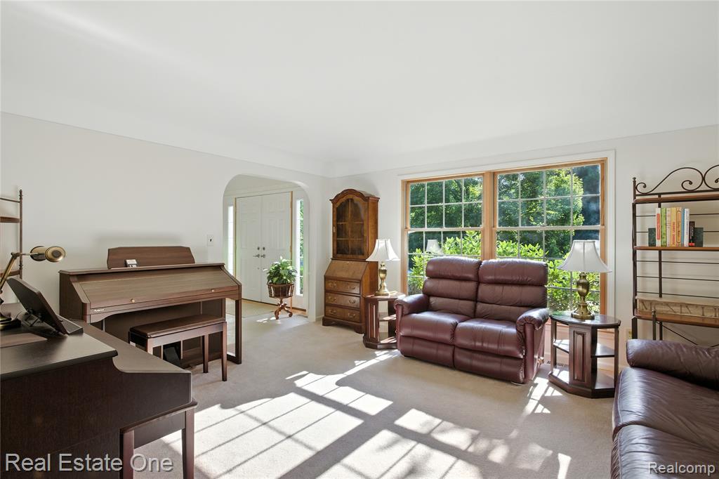 604 Longford Drive Rochester Hills, MI 48309 - Photo 5 of 39