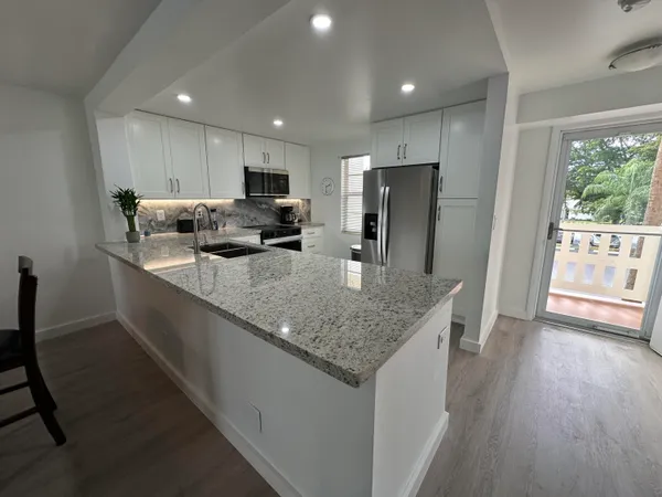 $2,500 | 141 Southeast 3rd Avenue, Unit 203, Dania Beach, FL 33004