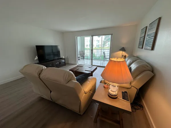 $2,500 | 141 Southeast 3rd Avenue, Unit 203, Dania Beach, FL 33004