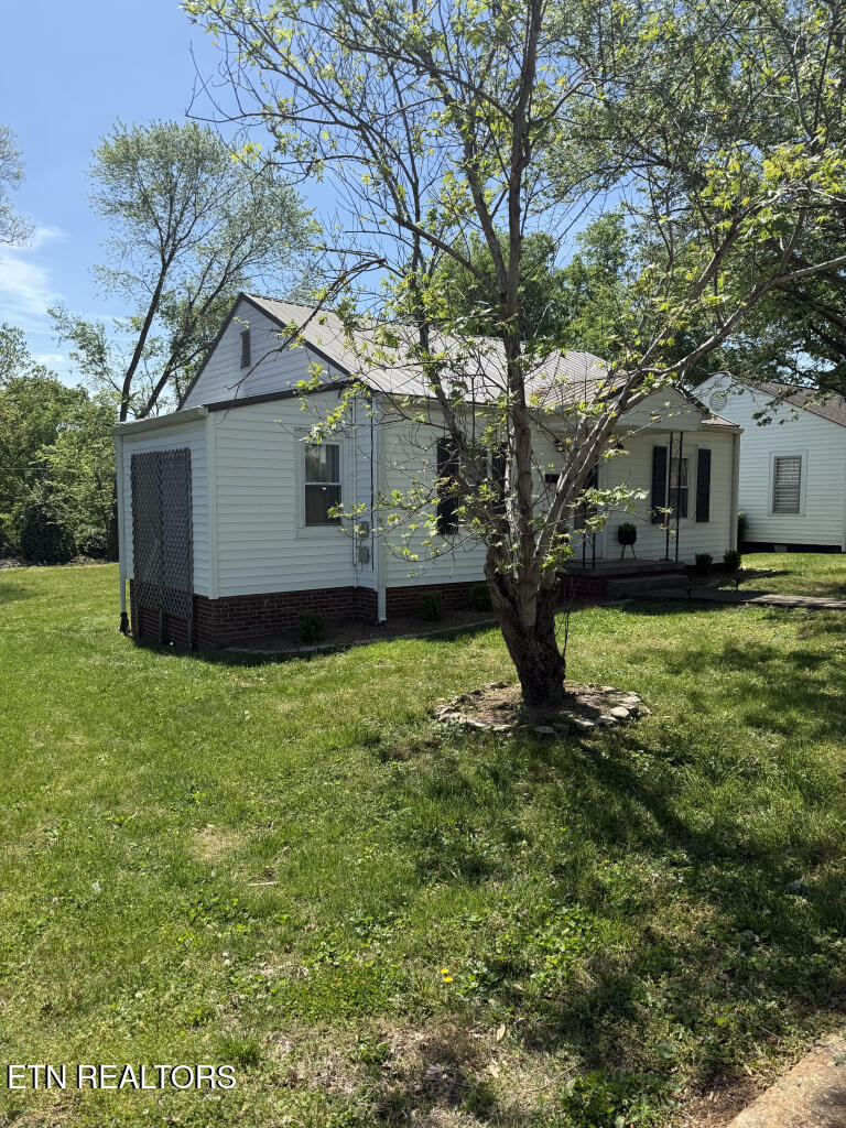 715 Ferry Street Loudon, TN 37774 - Photo 2 of 14 715-Ferry-Street-02