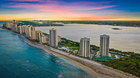 $1,145,000 | 5510 North Ocean Drive, Unit 11B, Singer Island, FL 33404