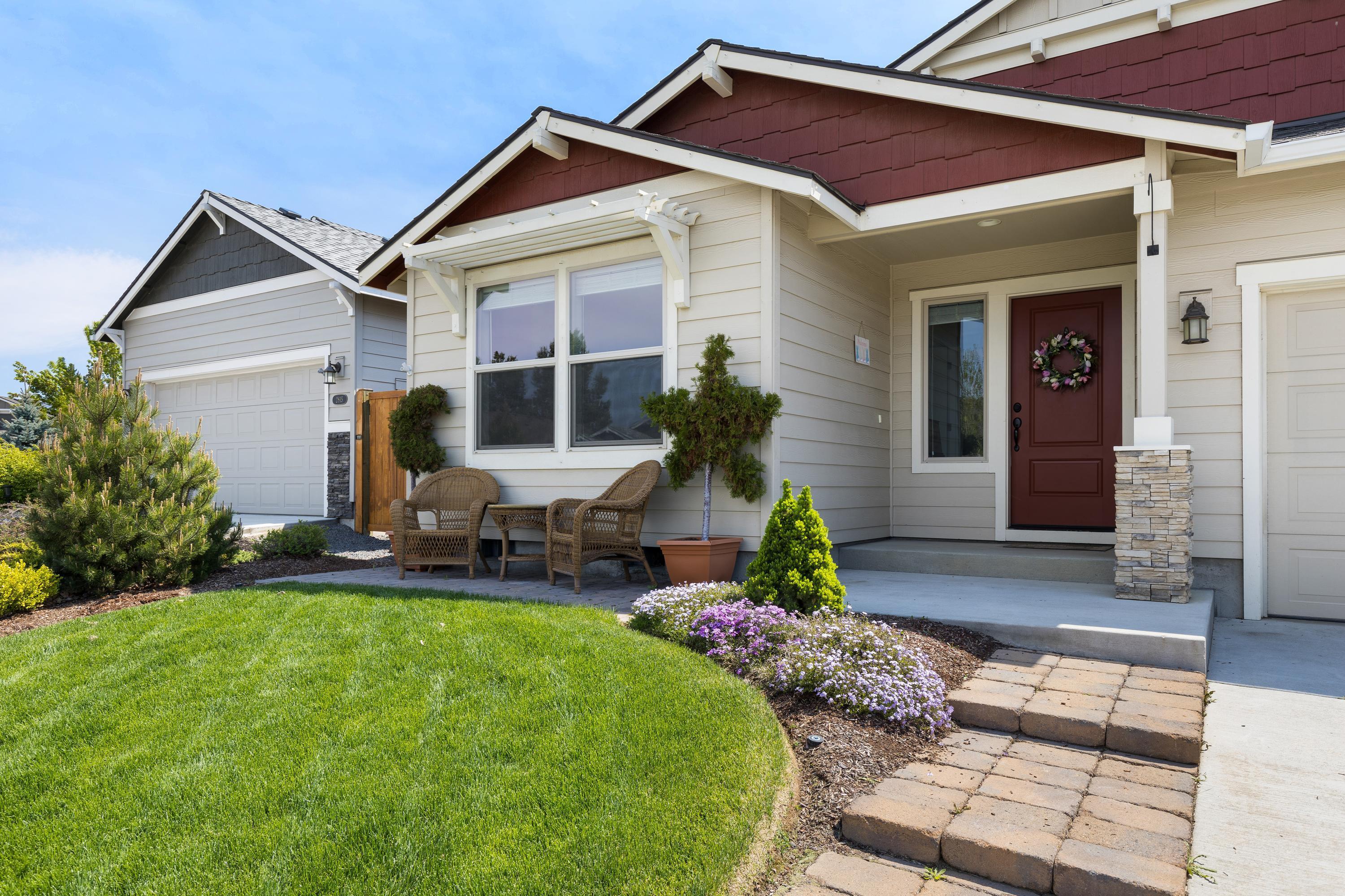 2811 Faith Bend, OR 97701 - Photo 4 of 37 Front entry